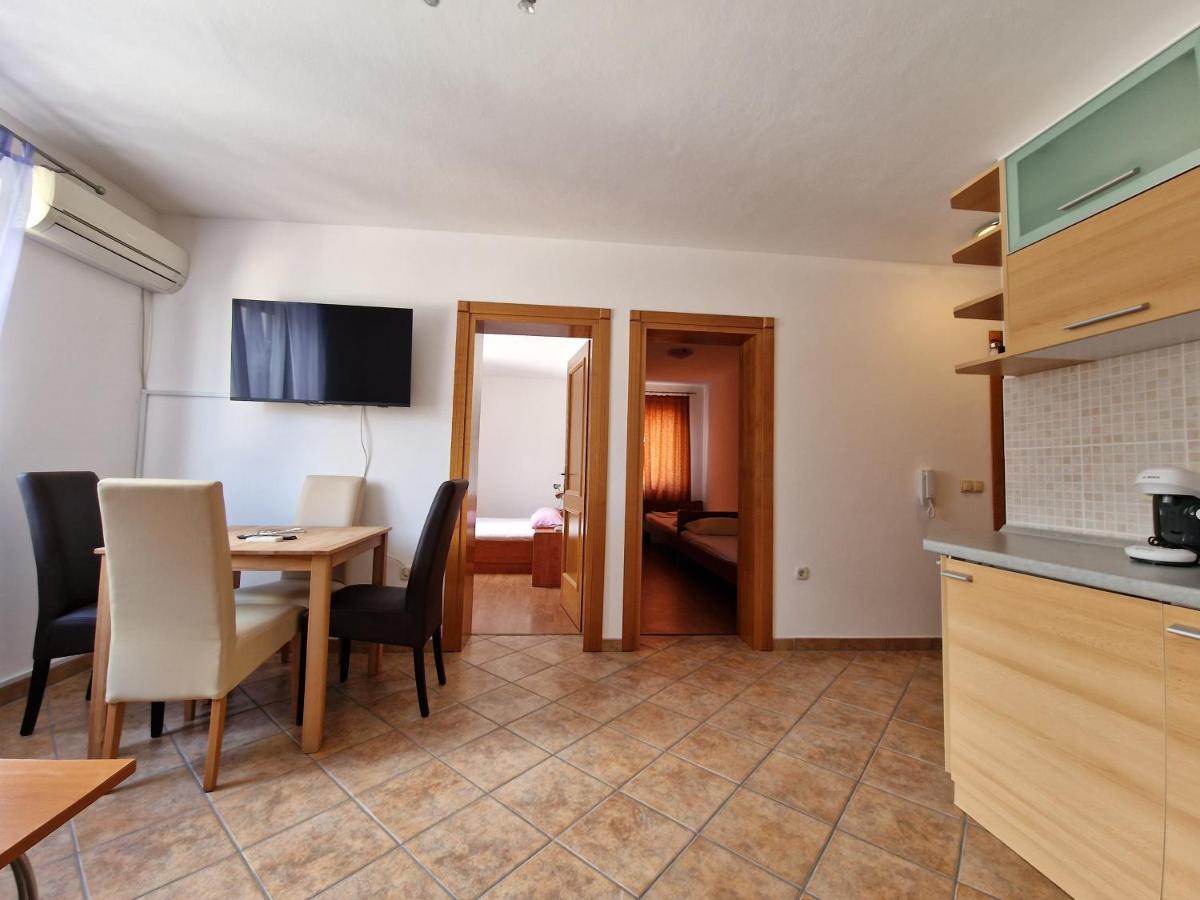Apartments Lacic 3 Crikvenica Bagian luar foto